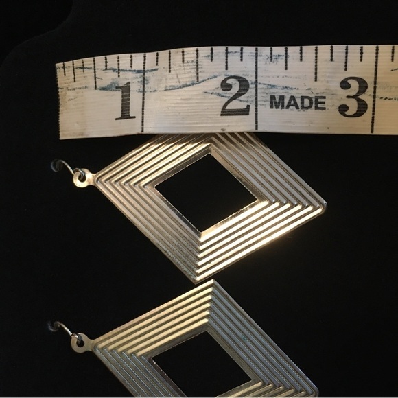 VINTAGE Diamond Shape Hook Dangle Earrings - Picture 7 of 8